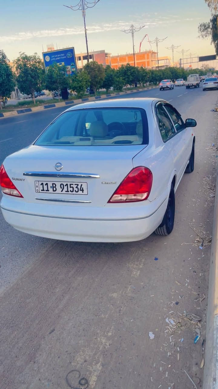 نيسان سني ياباني موديل 2009 
محرك ابيض رقم بغداد تدفئة تبريد صدر الامامي مبدل جديد قطعتين صبغ جاملغ الامامي وباب السايق
السعر 90 وبيه مجال بسيط
السنويه بعدهه ماساقطه ***********
