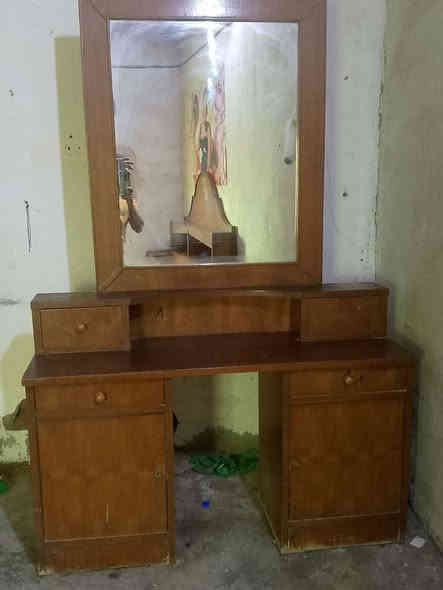 غرفه صاج نوع الثكيل ام الخمس بيبان ظهر جرجوبه براغي  السعر ٤٥٠ وبيعه مجال ***********
