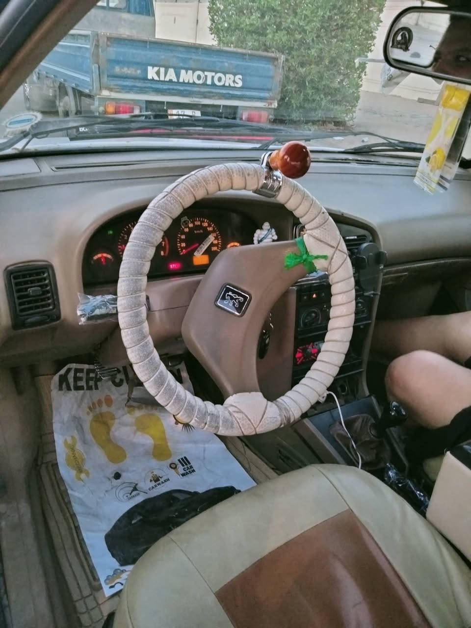 سلام عليكم بيجو للبيع سياره حلوه ونضيفه ومابيه نقص اي كير مكينه تبريد صدر تخم تاير يعني سياره جاهزه 2009 تحويل ثاني يوم  بيه هيج مكانان صبغ *********** السعر ٣٢وبي مجال
