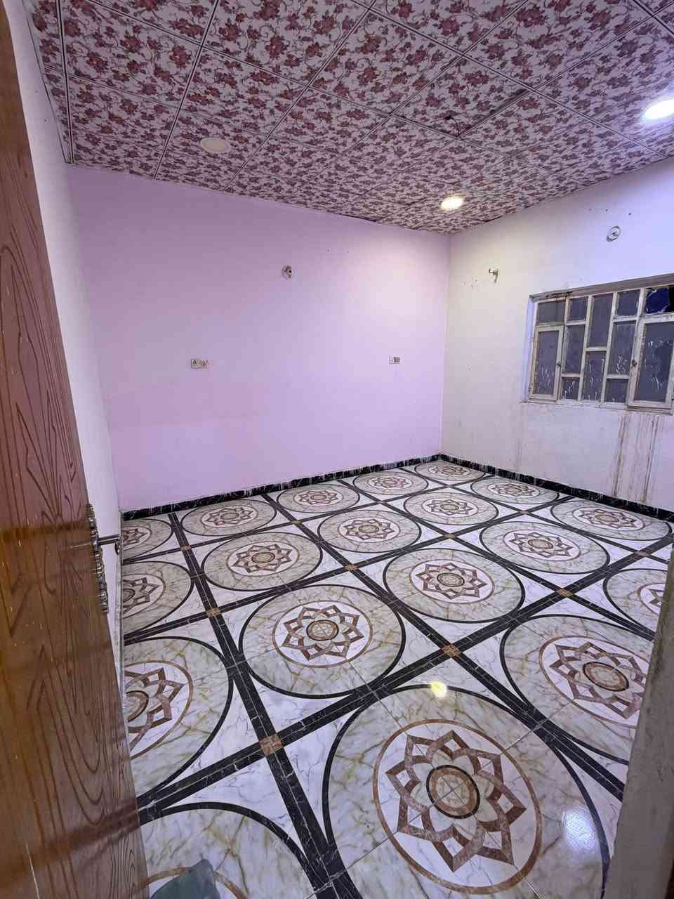 شقه الايجار موقع الطويسه سوق الجديد ضمن بنايه طابق اول تحتوي ع صالة 2 غرف نوم مطبخ حمام بناء 2016 سعر الايجار 450 مع اجور الكهرباء سعر ثابت لاستفسار صاحب ملك ***********
