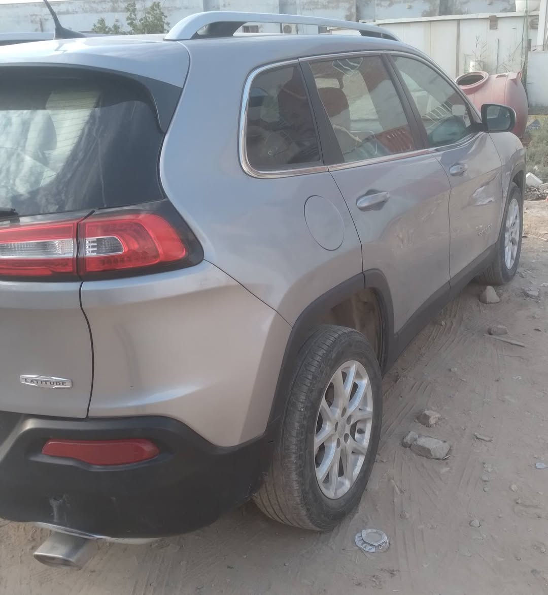 السلام عليكم للبيع السيارة ايرباك سليم
___________________________
♦️نوع السيارة:-جيب _شيروكي (بزون)
♦️الموديل:-2018
♦️ ماشيه   - 91 الف ميل 
♦️اللوحة:-  رقم قادسية انكليزي  باسمي
مكينه 2400 
المواصفات 
1-شاشة كبيرة
2-كامرة خلفيه
3_كشنات جلد
4-هند أبريك بصمة
5-كشافات زنون
6-لايت زنون
7-لد نهاري
8- اوتو ستوب 
9-ويل كب بلادي
10-بصمة تشغيل
11_بصمة أبواب
12-تحكم أستيرن 
13_حجم المحرك. 4 سلندر.                                             
14_داخل جالد اسود
15_ نقص بيه تبريد عاطل 
 بيه نواقص بسيطة سنوية ساقطة صارله شهرين 
رقم الهاتف   *********** + *********** بي واتساب 
مكاني بالديوانية  السعر 120 $ ديوانية, القادسية
