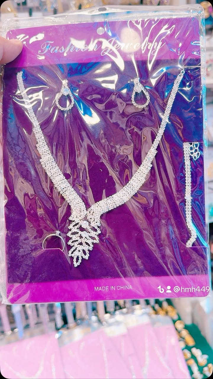 5  الاف فقط
موديلاااااااات حصريه 🌹

توفر اليوم اكسسوارات نسائيه بألوان متنوعه

أكسسوارات تكمل أناقتك😍

يتوفر توصيل إلى جميع محافظات العراق🚗


**إذا كنت صاحب هذا الإعلان وتريد حذفه لأي سبب، رجاءا أرسل رسالة إلى الدعم الفني**