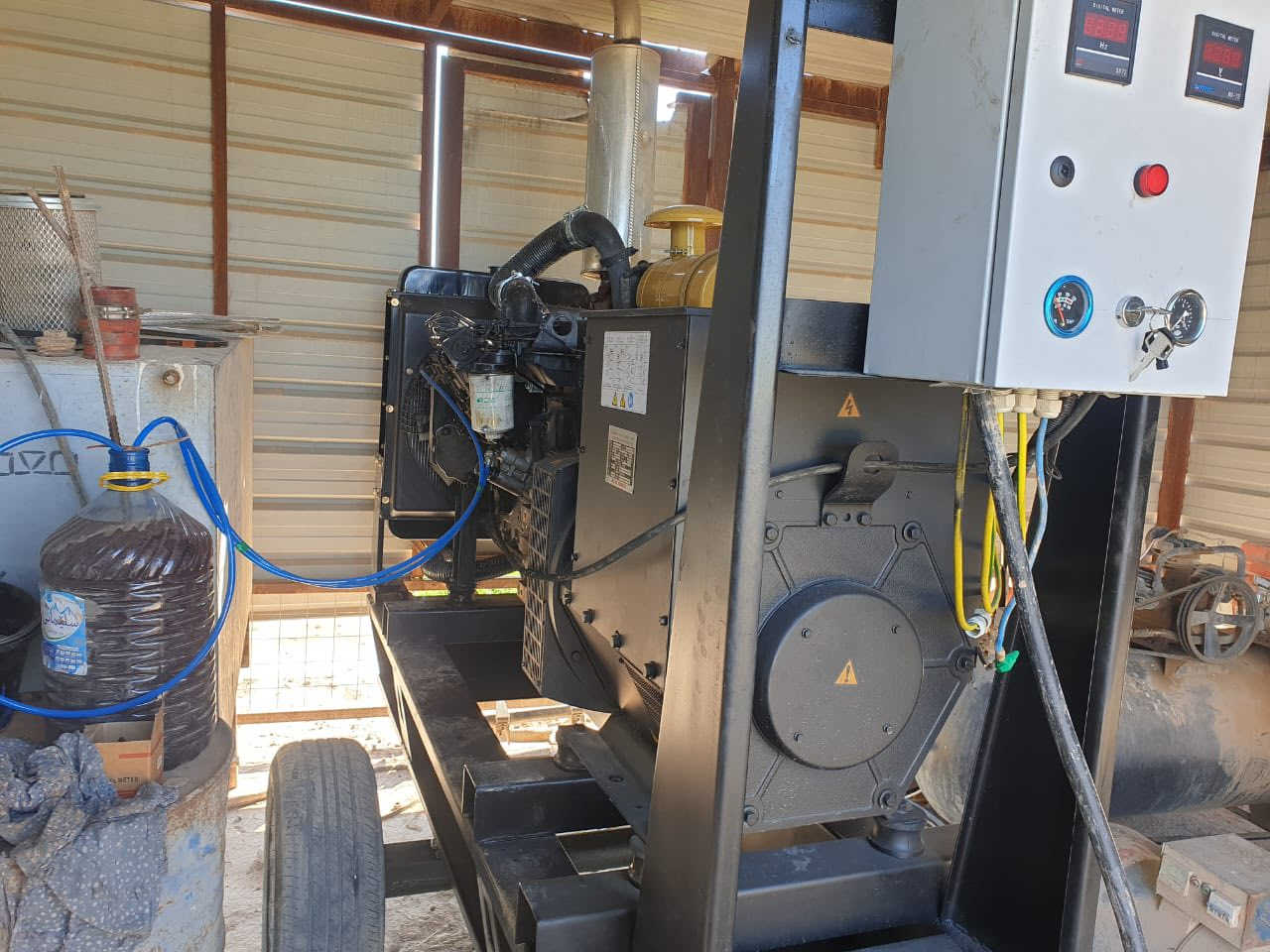 السلام عليكم
للبيع مولد كمنز 102 حجم راس التوليد 100كيفي 
متكامل شاصي +تايرات كلها شغاله 
أستعمال شي قليل 
الاستفسار اتصل ع ‭0783 145 6285‬
او***********
