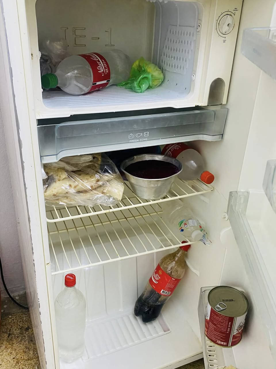 ثلاجه شغاله وتجميد شرط فقط يحتاجلها باب للفريز عنوان حي الميثاق سعرها ١٠٠


**إذا كنت صاحب هذا الإعلان وتريد حذفه لأي سبب، رجاءا أرسل رسالة إلى الدعم الفني**