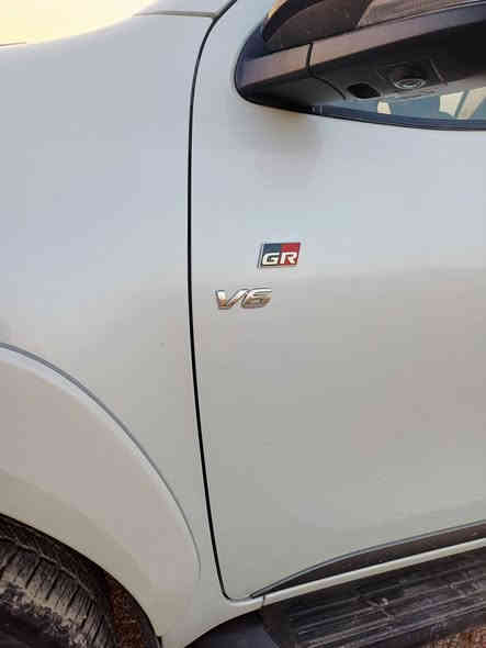 السلام عليكم للبيع بيكم جي آر مديل 2022 سعودي وارد عبدالطيف أم لمنفاخ رقم أربيل جديد تريد وكاله أو تحويل 
سياره مكفوله كفاله عامه مطلقه من أي ملاحظه 
ماشيه 61 الف حقيقي 
فول مواصفات بصمه 
السعر 430 وبي مجال لشراي 
مكان سياره ديوانيه مكلف بنشر رقم صاحب سياره 
***********
