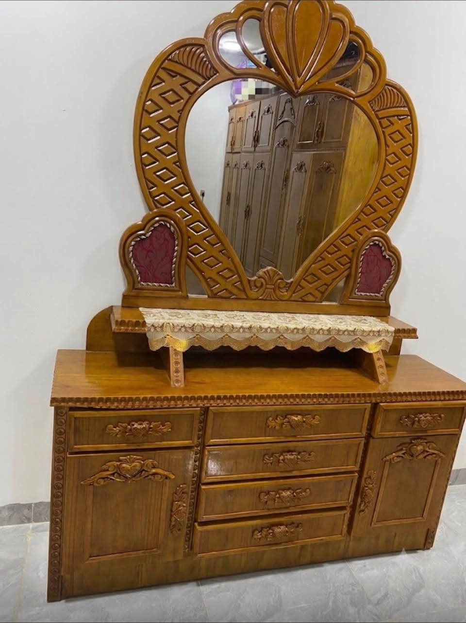 للبيع غرفة نوم استخدام قليل متكونة من 9 قطع للتواصل ع هذا الرقم***********
