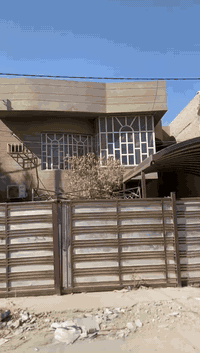 دار للبيع في العامريه قرب شارع المضيف مساحه 150واجهه 10 ونزال 15يحتوي ...