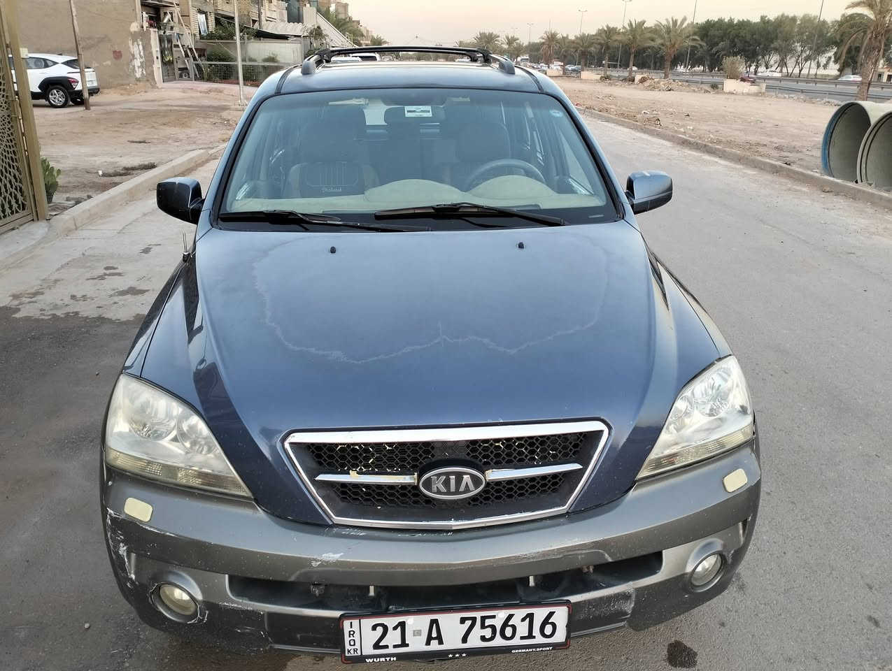 السلام عليكم عندي كيا سورنتو للبيع موديل 2005 خليجي فول مواصفات فتحة تحكم ستيرن فور ويل  مكفولة من الضربة والصبغ مكينة ستة سلندر 3500 كير اوتماتيك تبريد شغال صدر امامي وخلفي تخم تاير رقم سليمانية دولي هزة جديدة سنوية باسمي لغاية 2028 مكان السيارة بغداد الهاتف ***********
