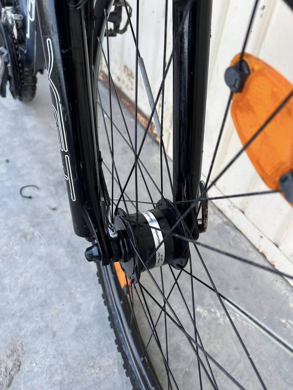 باسکیل سویسری
مارکە CANYON
جسم المنیوم 
دبل امامی قفل و فتح
لون حلو 
سیتم بریکات شیمانو
سیتم کیراترت shimano altus
ویل امامی دینمو 
١١ نمرە کیر 
عینوان کلار -رزگاری 
توصیل کل محفصات عیراق موجود 
سعر ٢٥٠ الف بها مجال 
*********** واتئاپ موجود
