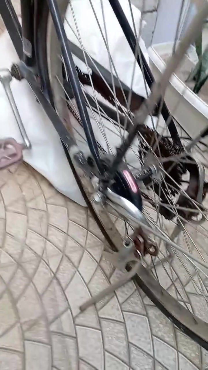 بايسكل البيع حجم 26 اي عطل  مابي بس بنجر واهيه  السعر 40 مستعجل على  بيعته


**إذا كنت صاحب هذا الإعلان وتريد حذفه لأي سبب، رجاءا أرسل رسالة إلى الدعم الفني**