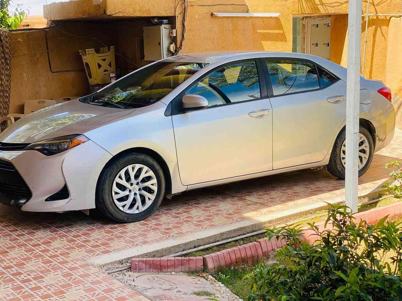 للبيع كورلا 2018 ماشية ٥٥ الف ضرر قبغ الصندوق فقط البجم كبس تايرات الشركة قبل ٥ اشهر مبدلة ما ناقصها أي شي رقم صلاح الدين الماني للاستفسار الرقم ***********
