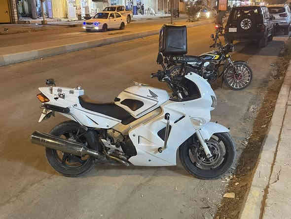 هوندا رVfr 800
4سلندر
موديل 2006
ماشيه 82 الف 
السعر 24 وبيه مجال
مكاني صلاح الدين سامراء 📍
رقمي ***********
