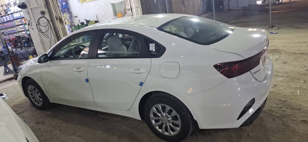 السلام عليكم . سيراتو موديل 24 نص فول محرك 1600 كفاله عامه من الزلغ رقم بغداد ماشيه 24 الف بعده بوضع الزيرو شرط بالعافيه ع. الياخذه مكانه سماوه المركز ***********
