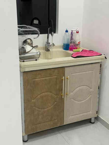 للبيع 
سبالت عدد 2 
1 طن 
2 طن 
3ميوزة بلازما 
طبلة وسط 
كاونتر مطبخ 
موجودات بالمنصور 
للتواصل ***********
