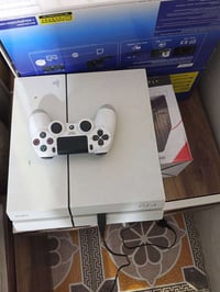 بلي 4 مهكر   هارد 500  مع جوستك اصلي عدد 1  مع ubs   850   نضيف جدا  ا...