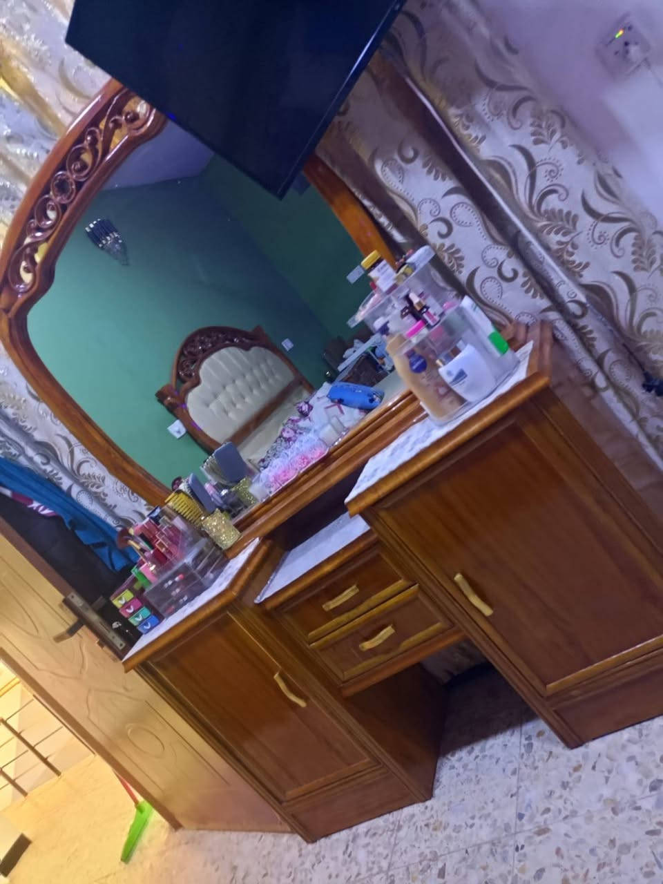 غرفه نوم صاج6قطع نظيفه جدا للبيع بسبب أريد اشيل السعر 1300مدينه الصدر ***********
