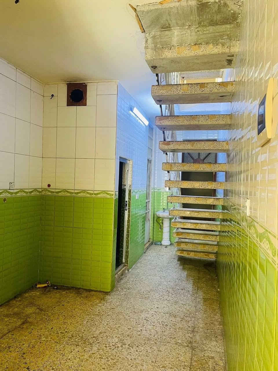 مشتمل 57م للبيع
يا الله
مشتمل للبيع في منطقة الشعب حي التجار الثانية الي مقابل كلية الامام الكاظم ع/ شارع اسواق عبدالرحمن/ شارع عريض١٥
المساحة ٥٧ متر
واجه ٣ متر
نزال ١٩ متر
يحتوي على صالة خطار ومطبخ ومنور وخدمات بكل طابق وثلاث غرف نوم
السعر ١٥٥ مليون

للاستفسار
مكتب ارض الخيرات
***********
