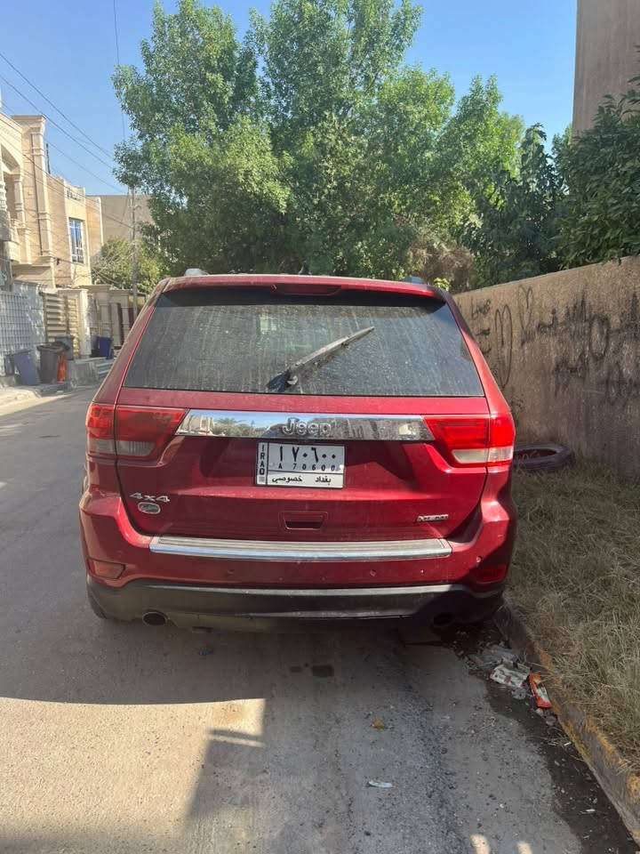 السلام عليكم من رخصة إدارة الكروب
سيارة جيب  خليجي فول مواصفات بانوراما بصمة  دخول ذكي بصمة تشغيل صندوك بصمة وكهرباء  وشفط  كشنات تدفئة وتبريد وكهرباء موديل 2013  مكينة 5700
بيها كم قطعه صبغ ابيع حزام مكفولة من التبديل والكص كل قعها بلادية ماشية 108 كليو متر حقيقة سعرها 115 ورقة مكانها بغداد البنوك ***********

