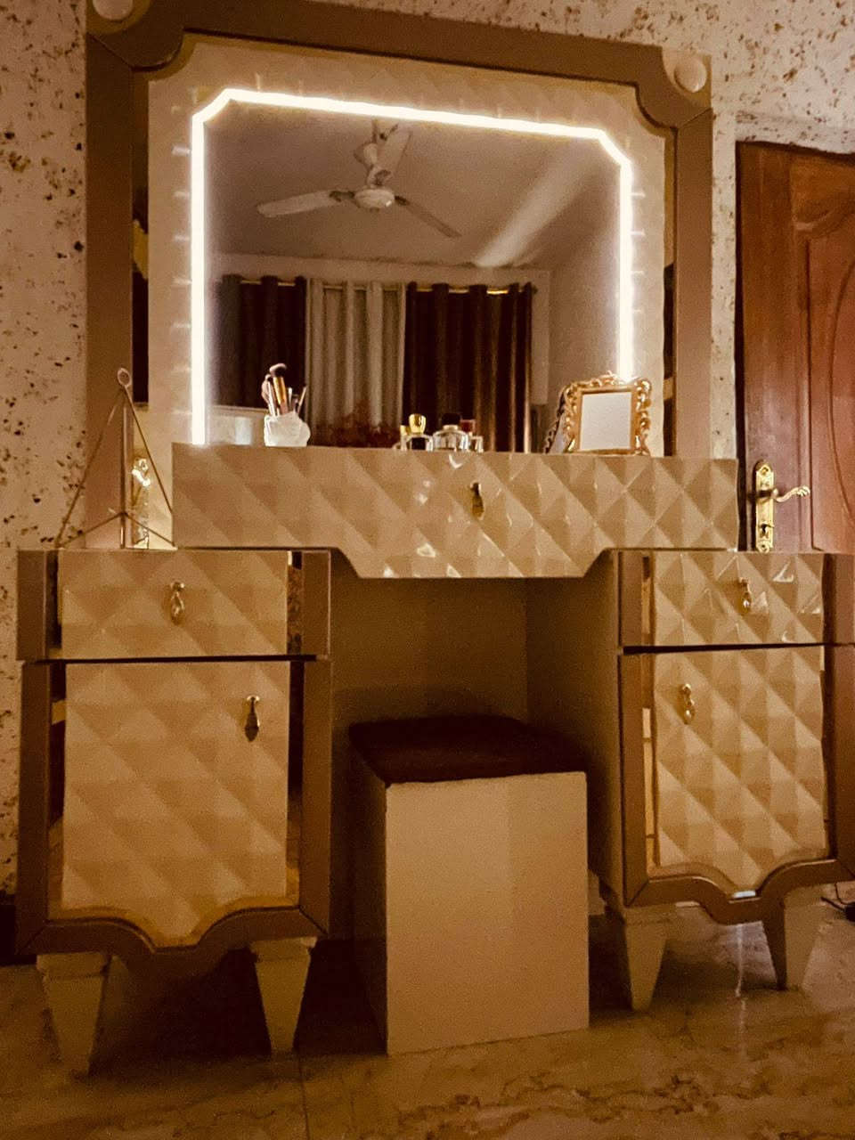 غرفه تركيه 8 قطع اناره سرير صوميا خشب . بغداد اي استفسار خاص


**إذا كنت صاحب هذا الإعلان وتريد حذفه لأي سبب، رجاءا أرسل رسالة إلى الدعم الفني**