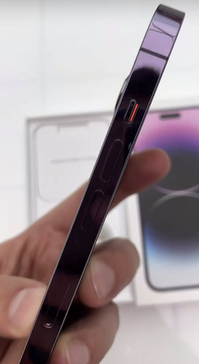 ‏سلام عليكم 14 Pro ماكس شرق أوسط الذاكرة 256 كارتونه  وكيبل بطارية 100 مستبدله ظهر وشاشة ايضاً مستبدل واصلي 3 خيارات اصليه  سعر 550 بي مجال ￼للاستفسار اتصال ***********
