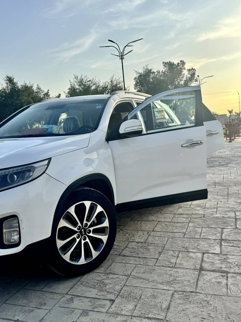 كيا سورنتو 2015 خليجي مواصفات
والسياره جديده لوك ماشيه 200 الاف
مكفوله من الصبغ والضربه ومن كلشي بيهه ملاحضات اشويه السائق كهرباء
10 ايرباك
3 قطع تبريد+ تدفئة 
داخل كلش نضيف
مري أقلاب تحكم استيرن
زراك لايت
لايت زنون
ويل 19 خمسه ويل كب
كلايت لد
محرك 6 سلندر 3500
7 راكب
بصمه
السياره مكفوله من كل شي من ضربه ومن الصبغ ومن المكينه  مواصفات رقم بغداد دولي بسمي
مكان السياره بغداد / زيونه
السعر 190$ قفل ملاحضه السياره بيهه ملاحضه طخات 
سياره موضحه بل فيديو موضحه بل صوونر 
قبل لا تتصل سياره سعرهه قفل 
الاستفسار ***********
