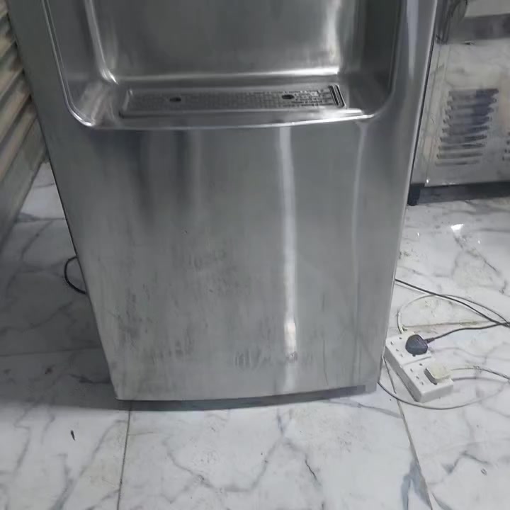 براد ماء باله كويتيه شرط الشغل ابو حنفيتين العنوان البصره قضاء المدينه خلف محطة الوفود الحكوميه البدران للإستفسار عل خاص ***********
