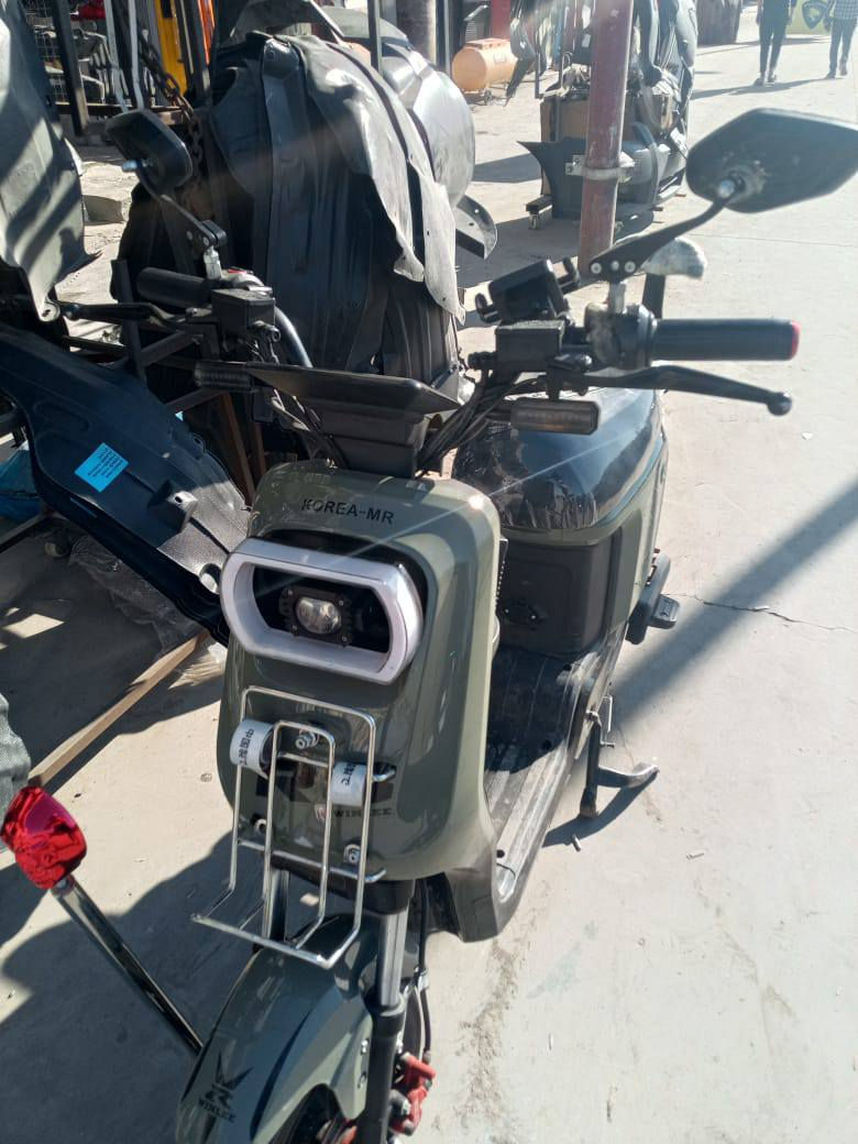 ماطور شحن لبيع ار 8
كلشي ما بي 
دسكات حساست شغال
بطاريه 5
رقام الإستفسار ***********
