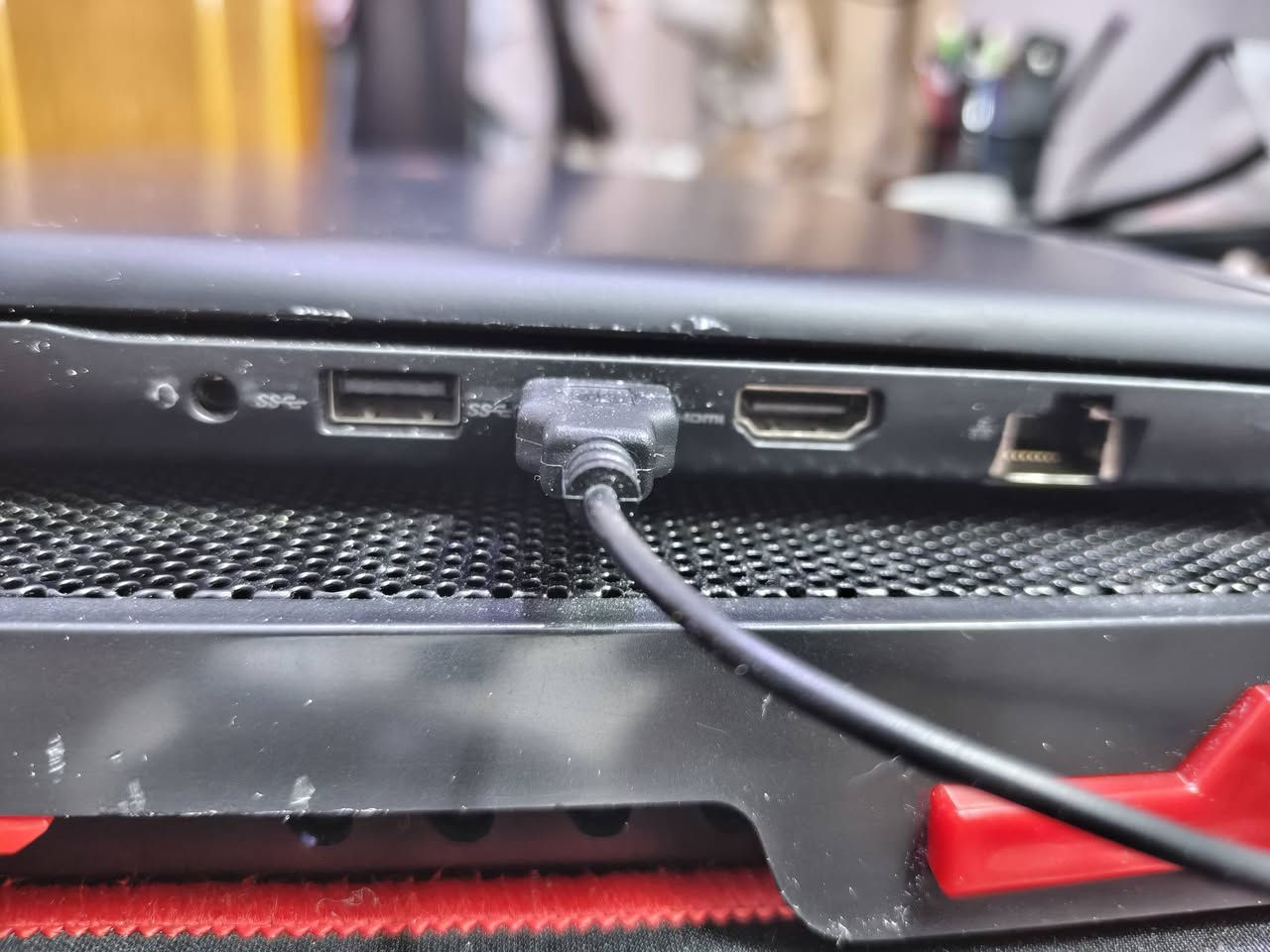 للبيع: لابتوب Dell Inspiron 15 7000 Gaming (P65F)
الجهاز نظيف وممتاز جداً للألعاب، المونتاج، والدراسة.
​مواصفات الجهاز:
​المعالج: Intel Core i7-7700HQ (جيل سابع فئة HQ القوية)

​كارت الشاشة المنفصل: Nvidia GeForce GTX 1050 Ti
  
​كارت الشاشة المدمج: Intel HD  Graphics 630

​الذاكرة (RAM): 16GB DDR4

​التخزين: 256GB SSD 

​الشاشة: 16 بوصة بدقة Full HD 

​الملحقات جميعها اصلية :

​الشاحن الأصلي للابتوب
​ماوس لاسلكي (Wireless)
​ماوس باد
​كيبورد خارجي
​مبرد لابتوب (Cooling Pad) هدية

​السعر:

​650,000 دينار عراقي (شامل كل الملحقات) مكاني كربلاء ماعندي توصيل
​للتواصل خاص


**إذا كنت صاحب هذا الإعلان وتريد حذفه لأي سبب، رجاءا أرسل رسالة إلى الدعم الفني**