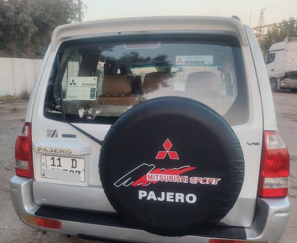 باجيرو 2004 ياباني مكفوله من ضربه وتبديل وفتح وصبغ ما عدى بيه شبر صبغ بحافة البنيد  سيارة جديده ع وضع الشركة 
   محرك جديد لا تنقيص ولا تبخير ولا صوت مكفول جديد 
گير مكفول حدادية جديدة تخم تاير جديد 

 مواصفاتها 
محرك 3000 
٧ راكب 
تبريد ٣ قطع 
مري شفط 
كهربائيات كله شغاله 
شاشة  
كامرة
فور ويل 4x4  
      
 سيارة متصرف عليه شي جاهزه من كلشي
رقم السياره بغداد دولي الجديد باسمي وهزه جديدة 
مكان السياره بغداد
سعر السيارة  ٩٨
             للتواص ***********
