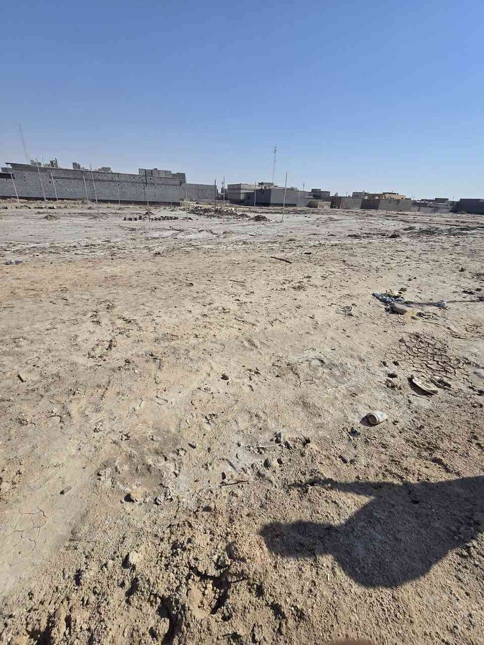 السلام عليكم
قطعه ارض للبيع 
مساحه 300 
واجه 15
..طابو ملك صرف زراعي عراقي 
سعر 33 بيها مجال 
ابو خصيب عوجه
للاستفسار ***********
