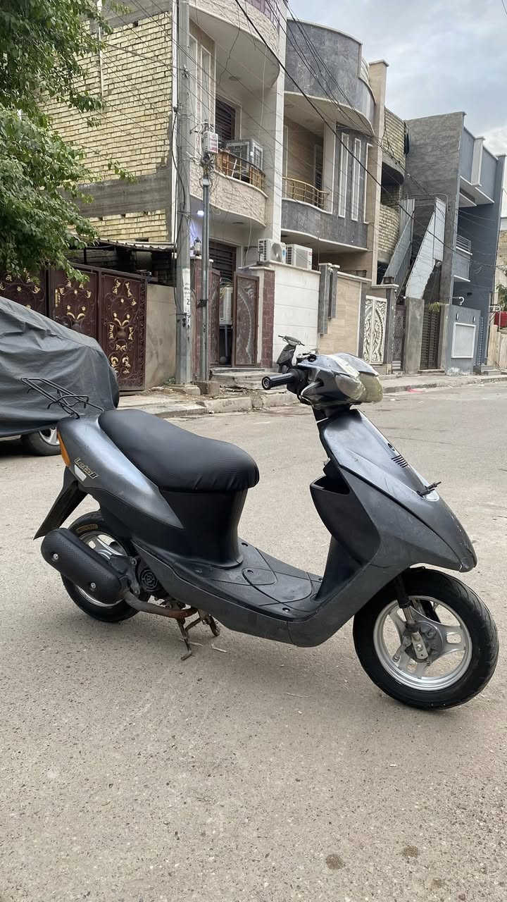 سلام عليكم
 دراجه سازوكي 60 للبيع الدراجه نضيفه مناحيه المكينه والكفرات باتري جديد قبل فتره شاده  واليتات والشاير والهورن والسلف شغلات تايرات ثنين جديد مابيه أي نقص وعليه ادامه كامله تجي تنكر سلف وتطلع السعر 200 وبيه مجال 
العنوان : بغداد اتصال ***********
ملاحظه: الدراجه بيه أوراق
