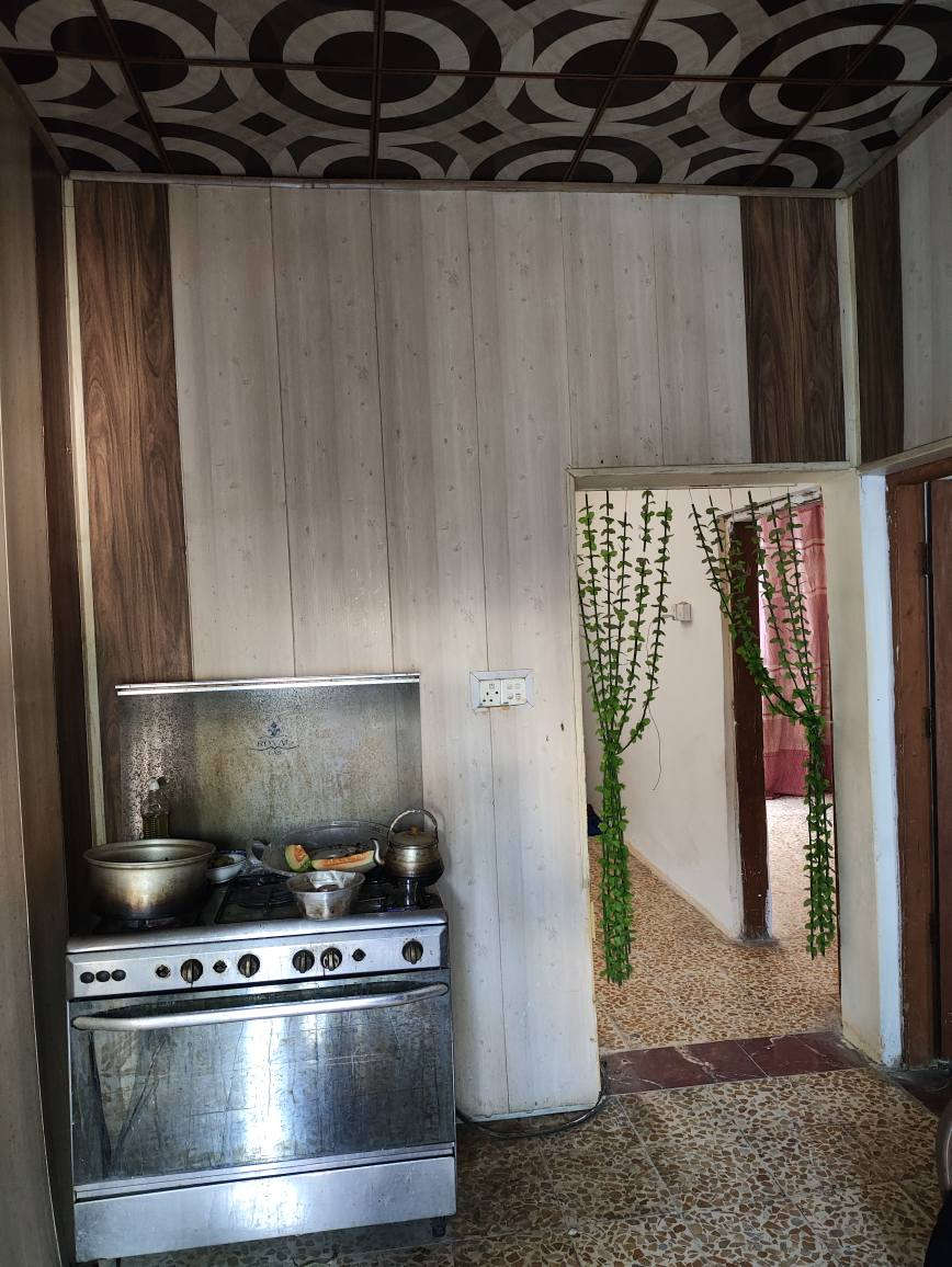 سلام عليكم مكلف بالنشر بيت للبيع بشارع  النافوره بحي الإمامين بالقرب من سكله بيت دلش  المساحه 100متر سند 25 قرار محكمة بي غرفه وصاله ومطبخ وستقبال وصحيات داخليه وخارجيه وكراج تم تنزيل السعر60وبي مجال قليل او مراوس بيت اكبر ماكو مشكله باقي التفاصيل اتصل ‏‪0771 721 4101‬‏ كربلاء, العراق
