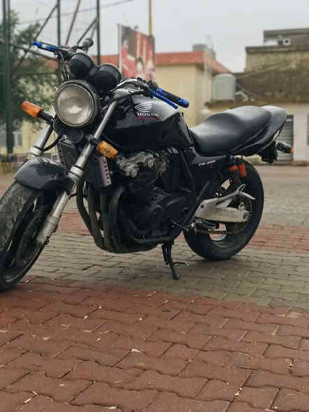 السلام عليكم سيبي ٤٠٠ للبيع محرك مفتوح مابي عيب لا صرف لابخار لا صوت شرط  كهربائيات كامل شغال  قبل يومين بدلت دهن اصلي ب ٥٠ الف باتري جديد الگيرمابي عيب دراجة نضيفة مابيهة عيب 1/2/3 بطناش السعر مليون و ٣٠٠ مجال بسيط مو شراي لادوخني مكاني كركوك***********
