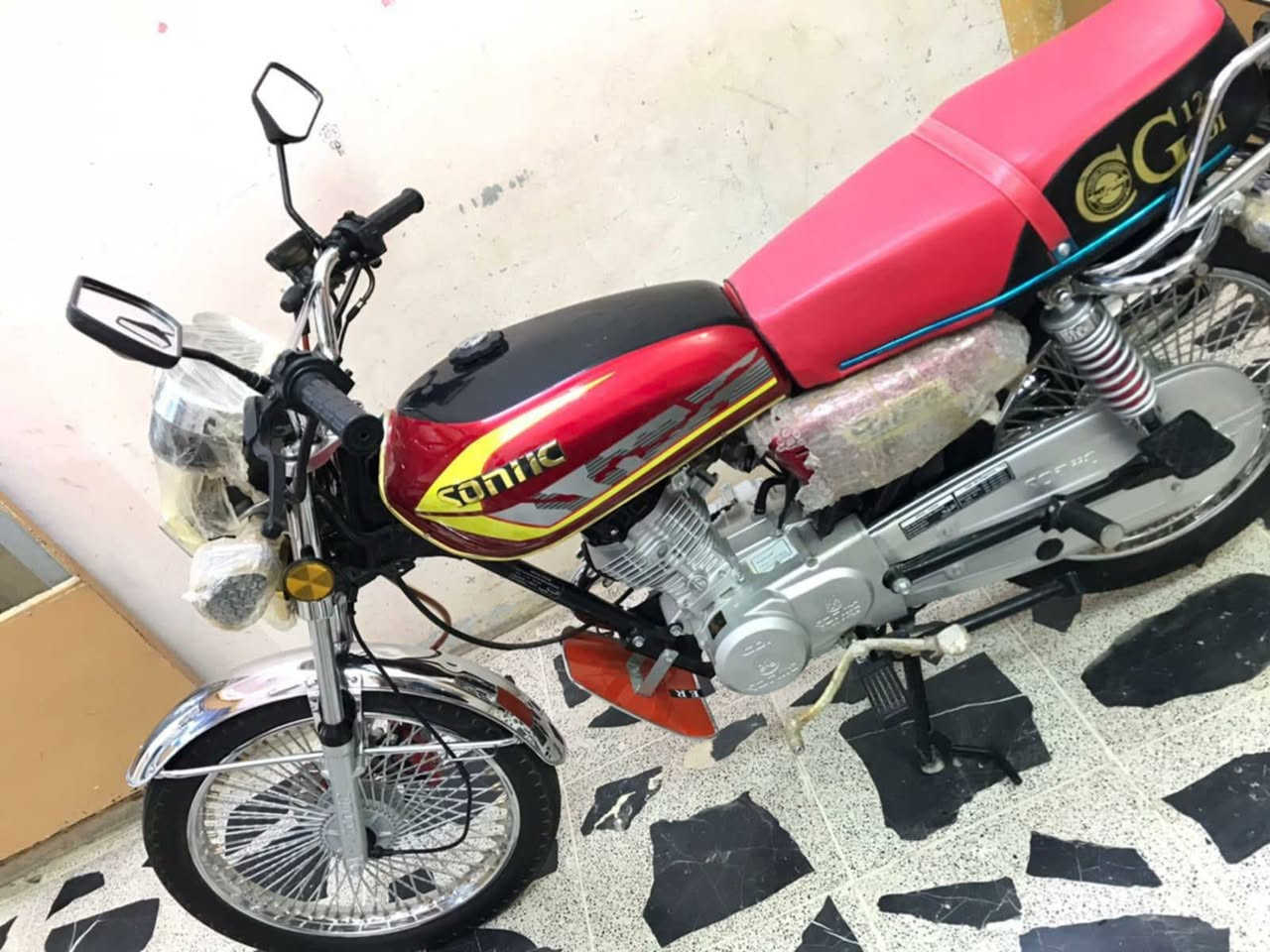 سلام عليكم تايكر موديل 24 زيرو مخزن على وظع الشركة سعر 700وبي مجال لستفسار ***********
