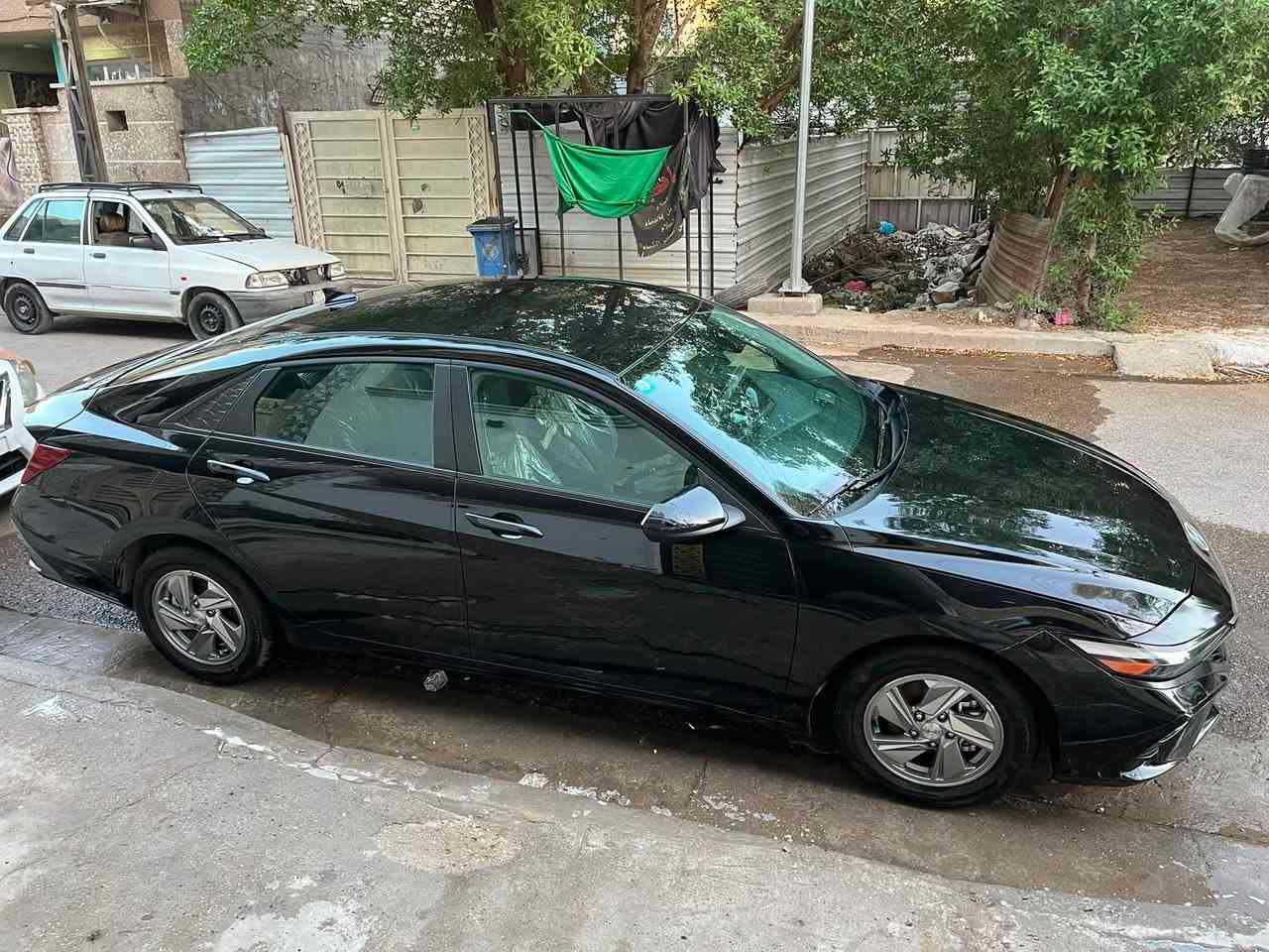 سلام عليكم ابيع او مروس بتوسان او سبورتج الشكل الجديد النترا موديل ٢٠٢٥ مكينا دوش ٢٠٠٠ ماشيا ٤٣ الف حدثها من الخلف تبديل قبق جنطه فقط نفس الون مطابق ايرباك كله سليم موصفات كامره دواره وشاشه كبيره تدئفئه بالكشنات ويل كب رادار وتحديد مسار وسرعه اربعه انضمه قياده السعر 150بيها مجال بسيط  مكاني بغداد الحريه ***********
