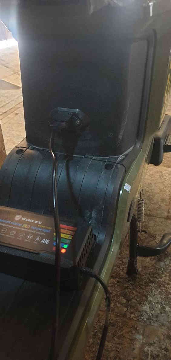 دراجه شحن R9 من شركة ونلي Winlee ..  اكبر حجم بطاريات 32 امبير 60 فولت مع شاحن سمارت smart charge ..

تشتغل سويج وبصمه وكارت  دراجه جديده استخدام شهر  تقريبا  غراضها موجوده بمجمع بلبصره قضاء المدينه قرب فلكة الغدير موجوده غراضها مال شركة الاصليه ..

سعر الدراجه 550 وبيهه مجال للشراي  ..
 الاتصال او واتساب :-***********
مكاني البصرة قضاء المدينه .
