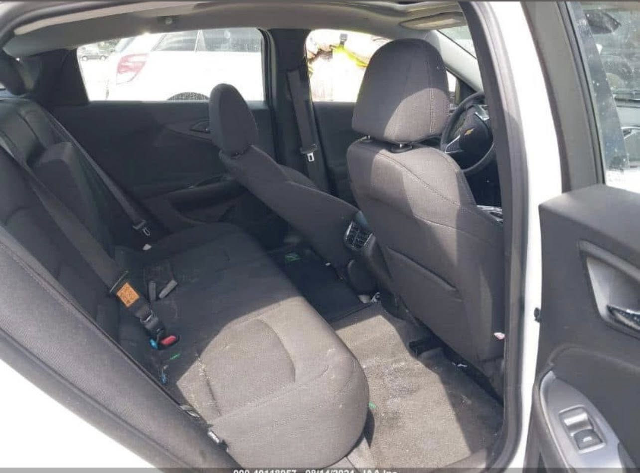 ‎السلام عليكم
‎للبيع او مراوس 🖐🏻🖐🏻 ماليبو2023 / LT2 فول مواصفات فول
سنوية ورقم وهزه جديد ب اسمي 
‎لون ابيض 
‎
الضرر //  مياة امطار / كير + ظفيرة مال كصه شرط الفحص 

‏‎رقم بغداد /  تحويل مباشر
السياره غير الدهن الاصلي والبانزين المحسن مينحطلها امانة الله 
‏‎المواصفات 
 بصمه ابواب + جنطه
فتحه بانوراما محرك 1500 توربو 
مانع انزلاق 
تشغيل عن بعد
لدات اماميه نهاري 
كشنات تدفئه + كهرباء 
تبريد مناخين منفصل SYNC
تبريد قطعتين امامي خلفي 
شاشه كبيره تدعم 📲Android Auto/car play
‏‎خرائط Gps📌
‏‎كامره خلفيه 📷
‏‎كروز مثبت سرعه
‏‎شاشة ضبط واعطال بل دشبول
‏‎منافذ USP/ 12V /Tip C
‏‎مانع انزلاق ⛔️
‏‎حساس اطارات
‏‎4 دسك/ Abs
‎ويل كب حجم 18
‎السعر143 وبيه مجال بسيط
تواصل/***********
