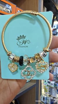 سوار • مرتب • نازك