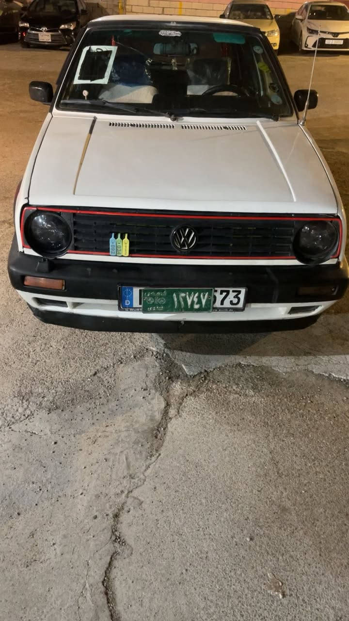 فوكس وايكن موديل ١٩٩٠ 
سه نه وى و ره قه مى اصلى نه ينه وا
به شه رتى ئه وه ى مالى كه س نه بيت برا وه و موس نه بيت وه ركه راو نه بيت ده عمى قورسى نه يت ، 
گێڕ عادى
زور باك ماوه ته وه 
بى مه سره ف مالى دوسته 
نرخ ( ٢٨ وه ره قه و مه جال )
كورينه وه ش ئه كه م
شوين ... سليمانى
***********
