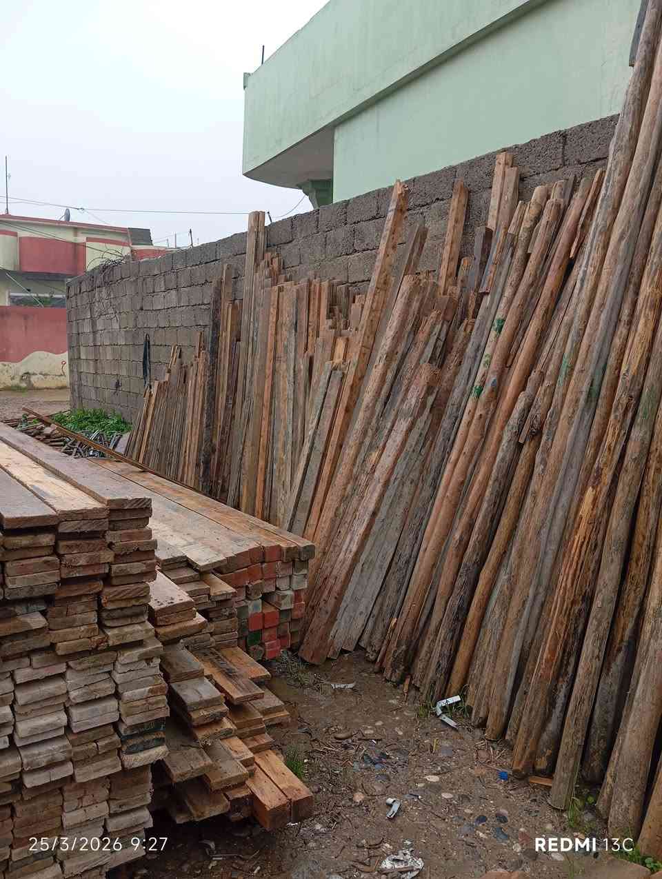 سلام عليكم قالب خشب للبيع مساحه 200 متر نضافه 95بل ميه مستغل شغلتين بس سعر 7ملاين بيه مجال عنوان موصل كبه شريخان /***********/بي وتساب /***********بي وتساب
