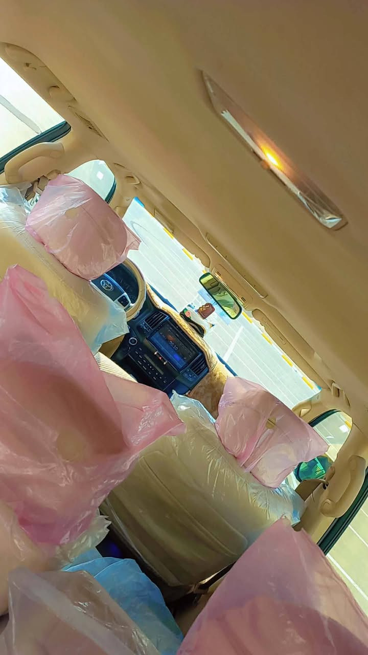 لاندكروز 13 بيهه شبر بين البابين وشويه بل هلا سياره خير من الله 6سلندر برميه اصليه تخم تاير مكان بسمايه السعر 360 وبيهه مجال ***********
