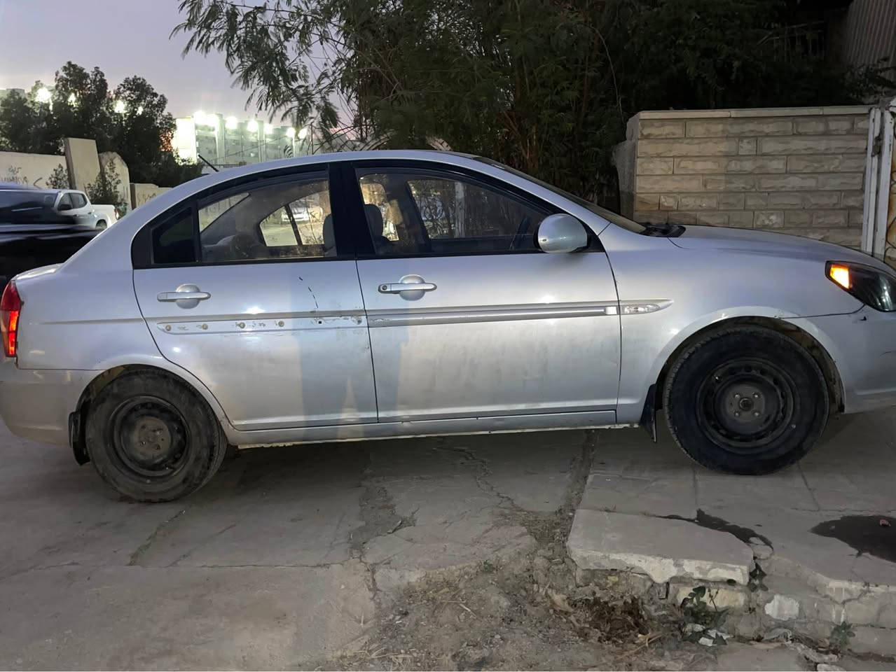 اكسنت موديل 2009 خليجي مكفولة من الصبغ فقط بيها بارد قليل 
مكينة 1600
ب اسمي عارضها ب80 وبيها مجال 
***********
بغداد البلديات شارع العمارات الفلسطينية بغداد, العراق
