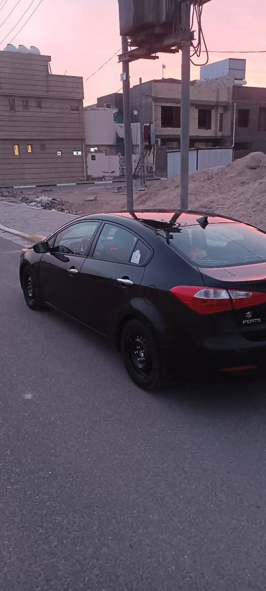 سلام عليكم للبيع فورتي 2016 محرك 2000 دوش ما مفتوح حادثها بس بنين والباقي مكفول بدون صبغ
سعر 110بها مجال بسيط شرايه ما متواجد على الفيس مكاني كربلاء السياره باسمي 
***********
