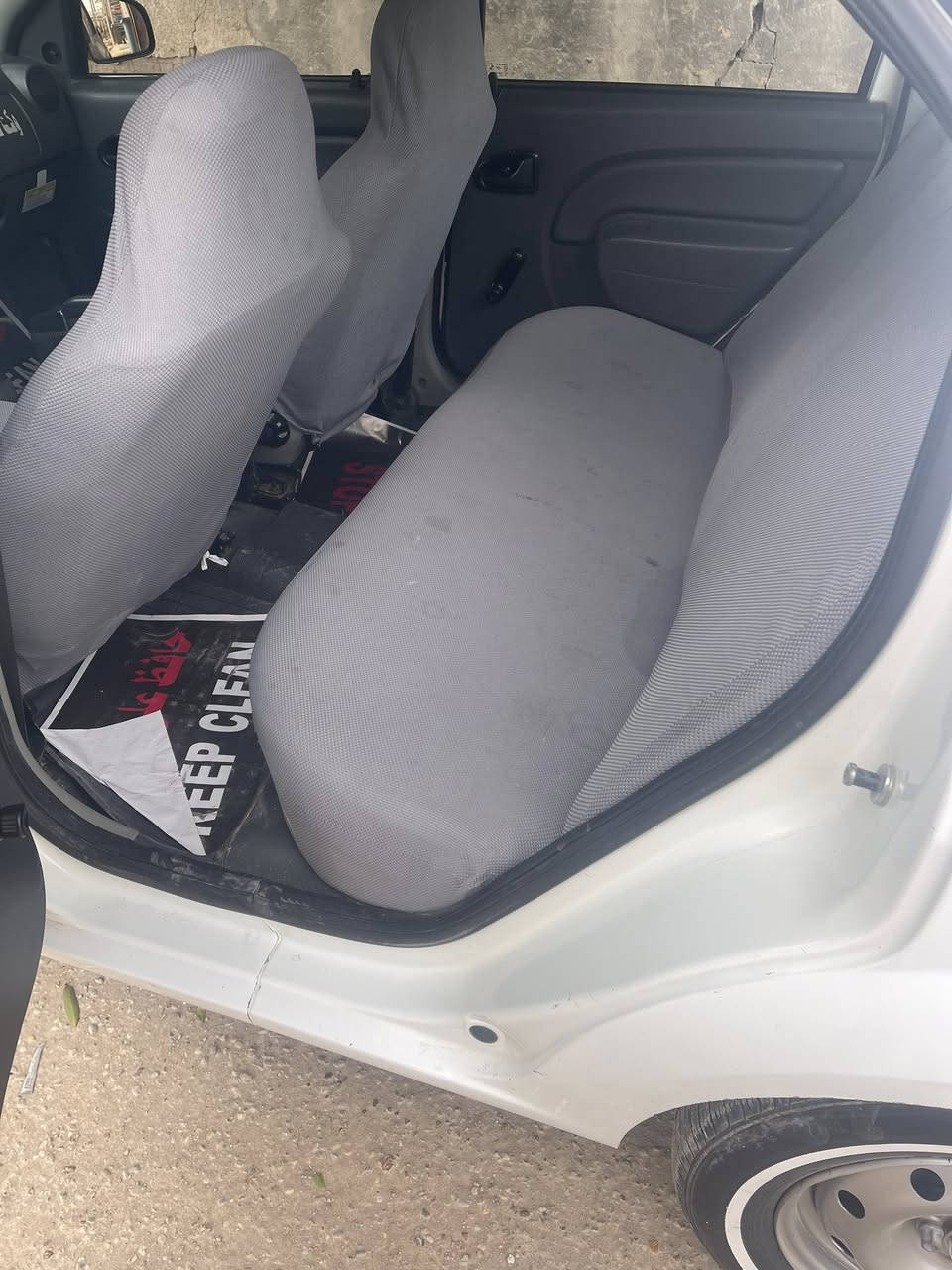 سلام عليكم رينو لوكان السياره جديده مال بيت ما متعوبه جاهزه من كلشي تخم تاير مكينه مير خير من الله مكينتها هسه شهاده مال حاويه حداديه امامي خلفي جديد دوشمه جديزه ارضيه جلد السياره ما تصرف عليها الف دينار تبريد ثلج تفئه شغاله كهربائيات كلها شغاله مكان السياره الشعب نهايت الفورتات السياره رقمها بغداد ابسمي تحويل مباشر  عارضها ٥٤ وبيها مجال ***********
