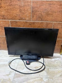 شباب وبنات شاشة بلازمة اونكس حجم ٢٤ نضيفة كلش ومداخله تصليح ابد علفحص ...