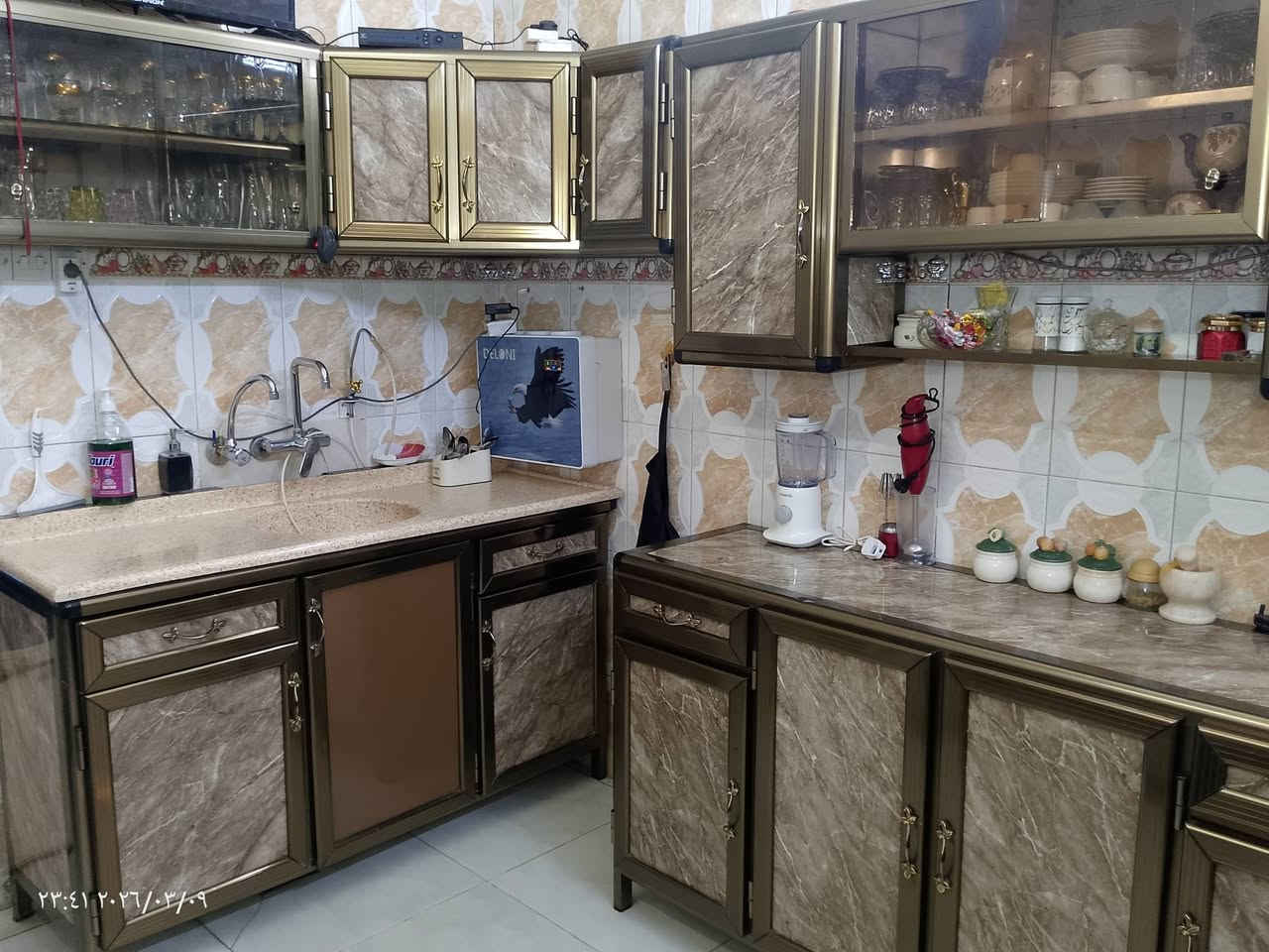 كاونتر مطبخ
كاونتر المنيوم  نظيف جدا مع ملحق وسنك مرمر 
والملحق على شكل حرف L  يترس المطبخ
الطول الأول 1.75  متر
والسنك        1.5   متر
مع طباخ كريازي مصري الصنع نظيف جدا جدا
خمس عيون وفرن داخلي شغال 100/100
السعر الاتصال على  ***********8
