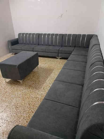 ديوان🛋️ 8ونص متر مع طبلة نظيف مستخدام قليل 
خشب عراقي اسفنج اكسترا قماش مبطن ثخين سعر 500 الف 
مكان موصل الجديدة ***********
