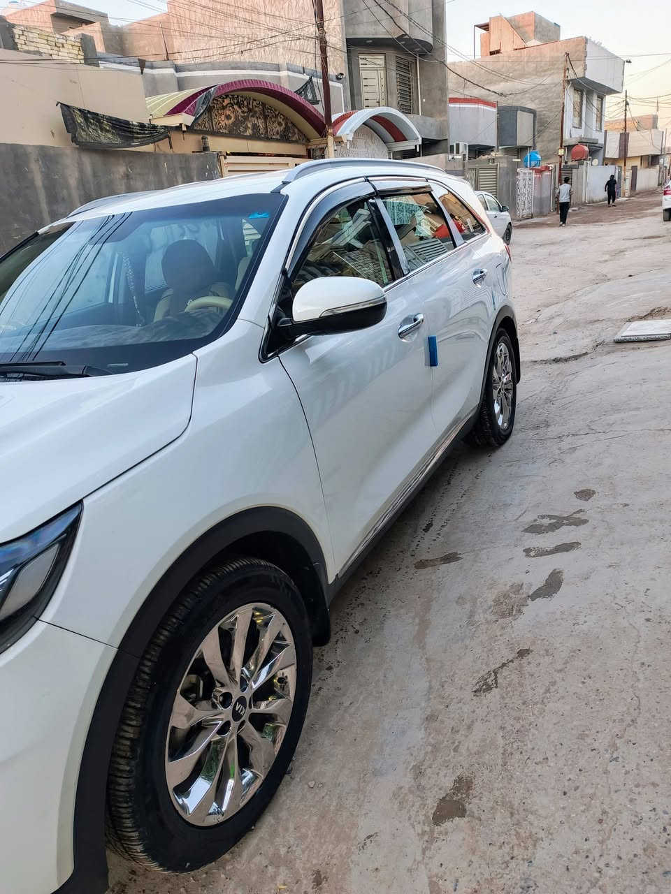 السلام عليكم.سورينتو موديل 20 مكفولة من الصبغ والتبديل فقط بارد شي قليل سيارة باسمي رقم بابل ماشية 78 ألف فقط.. مواصفات 
بصمة تشغيل وبصمة أبواب 
جنطة كهرباء 
كراسي كهرباء 
حساسات أمامية وخلفية 
دوس ليزرية
بردات أبواب 
كشنات جلد لونين وباقي المواصفات المعروفة 

السعر 248  وبيها مجال بيع أو مراوس وأي استفسار الاتصال على الرقم ***********
