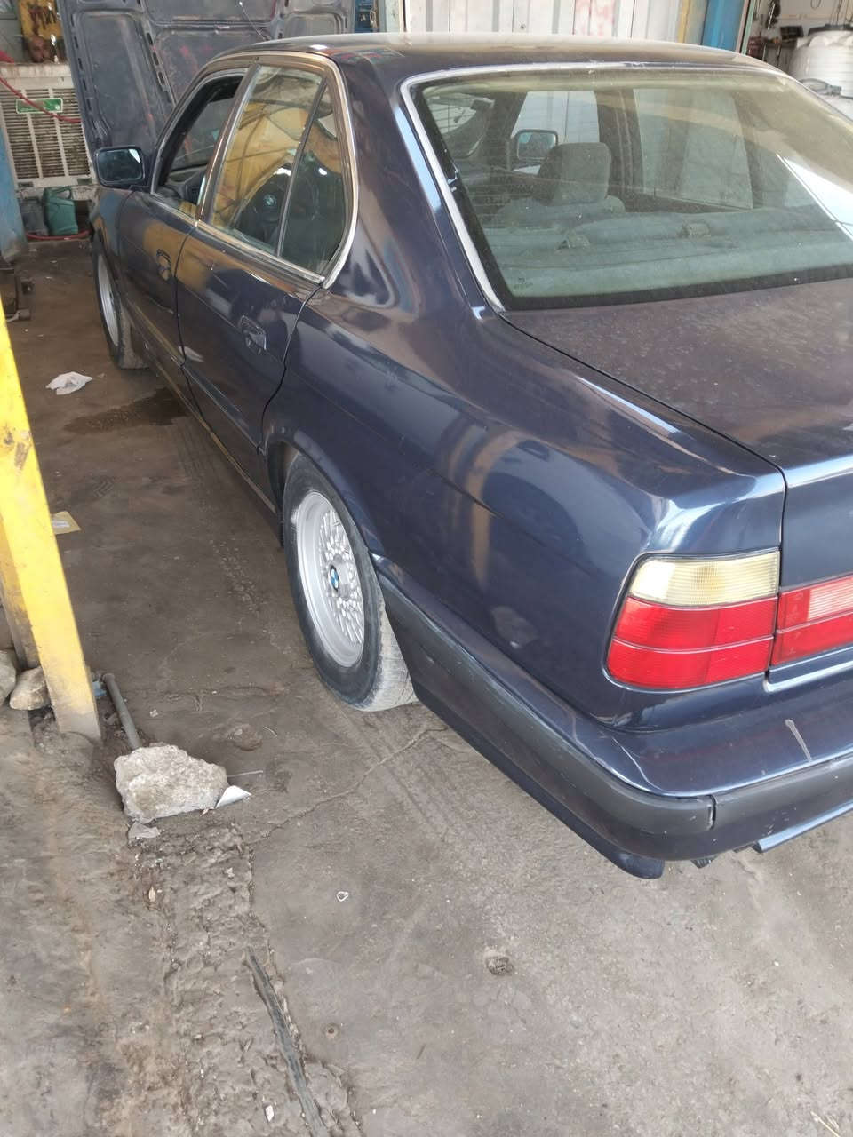 يالله للبيع اومراوس بيئم 520موديل 91سنويه لل27سيارة مكينه كايمة تشتغل بيها صوت فقط تبريد ثلج صرف بانزين انسه سيارة حلوة الله شاهد كهربائيات شغالة كله بدون أي ضربه تخم تاير صدر غرفة سيارة مال جناي بس ماعندي افلوس اجفت على حطته ب35سياره نكره تشتغل فقط صوت لادخان ولا ابد عنوان بغداد الدورة عمارات حي الصحة رقمي***********
