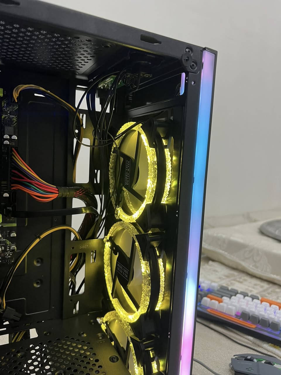 قطع بيسي للبيع (مستخدم نضيف)
كيس فارغ ويا ٣ فانات وهاب (٤٠ الف ) 

بورد  + معالج E5 2650 v4 + رامات 2*8 ddr4 (١٠٠ الف) 

و Sata 180gb (intel)+ m.2 256 gb nvme ب ٤٥ الف 

ماوس و كيبورد rgb (٢٥ الف) 

كرت wifi + bluetooth  ب ١٠ الاف 

هارد ٤ تيرا البيسي يتعرف على هارد بس ما يشتغل ما اعرف ليش  ٢٠ الف فحم مو شغال

بور سبلاي ٦٠٠ وات ب ٢٥ الف مثل اللي بالصورة 

مبرد معالج الحديدات ما موجودات ب ١٠ الاف


**إذا كنت صاحب هذا الإعلان وتريد حذفه لأي سبب، رجاءا أرسل رسالة إلى الدعم الفني**